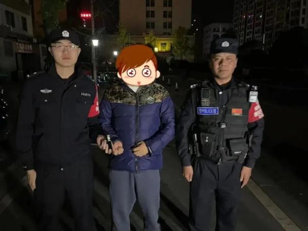 男子丢失30万手机，女子捡到以为是老人机，结果……