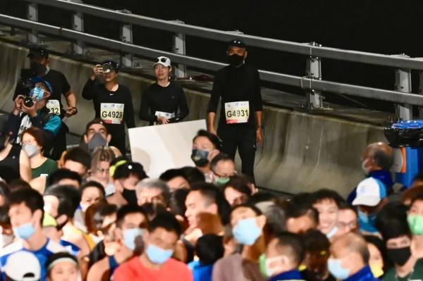 周润发首次！挑战成功！