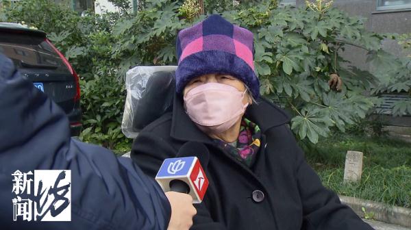 上海一小区绿化带惊现“古墓群”!市民担心…… 上海一小区绿化带惊现“古墓群”!市民担心……