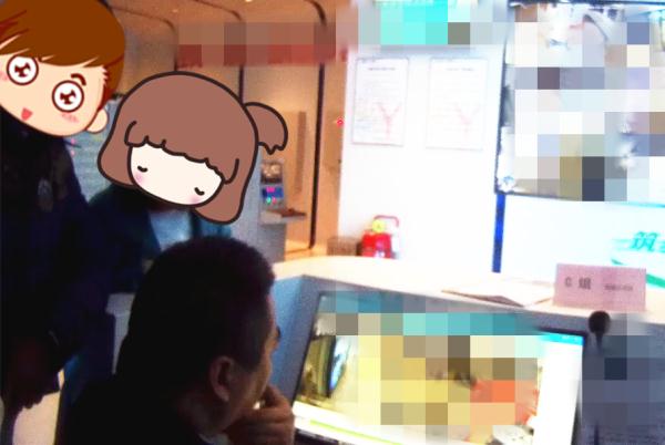 男子丢失30万手机，女子捡到以为是老人机，结果……