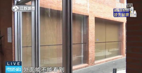 女客人私汤泡澡,竹帘形同虚设! 女客人私汤泡澡,竹帘形同虚设!