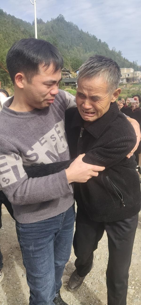 哥哥“坐火车去远方”再没回家,34年后弟弟终于等到这个“和我很像的人” 哥哥“坐火车去远方”再没回家,34年后弟弟终于等到这个“和我很像的人”