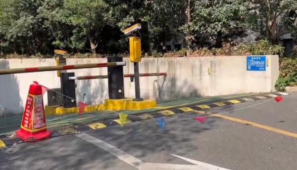 沪一小区现尖锐可怖“暗器”，手工焊制！警方通报