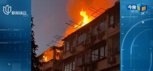 46人紧急撤离！上海一老小区突发火灾