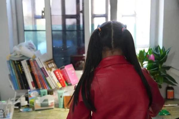 6岁女童横店当“童漂”4个月赚250元,“童漂”真的甜吗? 6岁女童横店当“童漂”4个月赚250元,“童漂”真的甜吗?