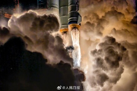 酷炫！火箭发射拉出火焰宛如大片