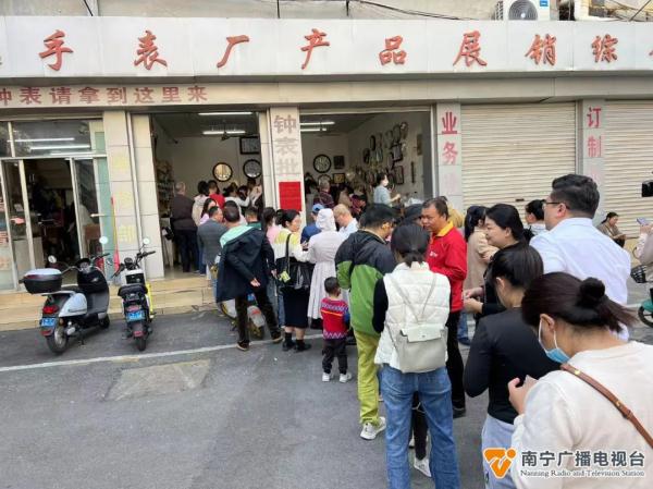突然爆火!部分款式已经售罄!南宁“桂花表”一表难求 突然爆火!部分款式已经售罄!南宁“桂花表”一表难求