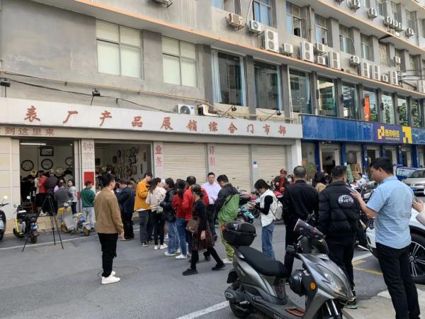 突然爆火!部分款式已经售罄!南宁“桂花表”一表难求 突然爆火!部分款式已经售罄!南宁“桂花表”一表难求