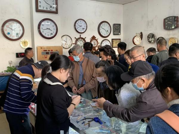 突然爆火!部分款式已经售罄!南宁“桂花表”一表难求 突然爆火!部分款式已经售罄!南宁“桂花表”一表难求