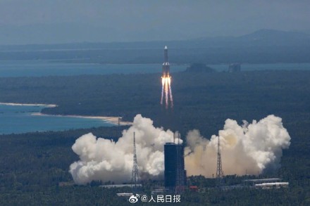 酷炫！火箭发射拉出火焰宛如大片