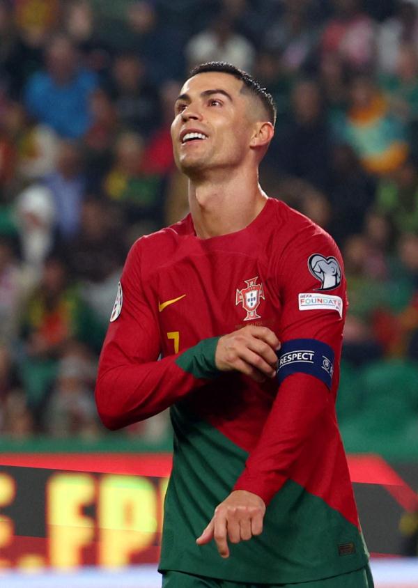 欧预赛 | 葡萄牙击退冰岛 10连胜完美晋级