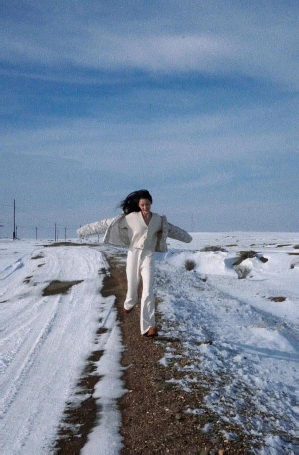 演员李沁晒新疆雪景,网友:好想去新疆! 演员李沁晒新疆雪景,网友:好想去新疆!