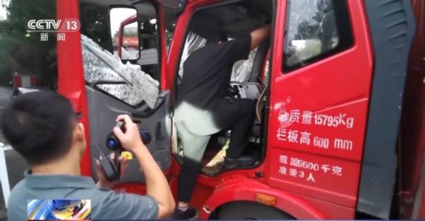 新加燃油被盗一空 “油耗子”去向成谜!这辆黑色轿车如何成为破案关键 新加燃油被盗一空 “油耗子”去向成谜!这辆黑色轿车如何成为破案关键