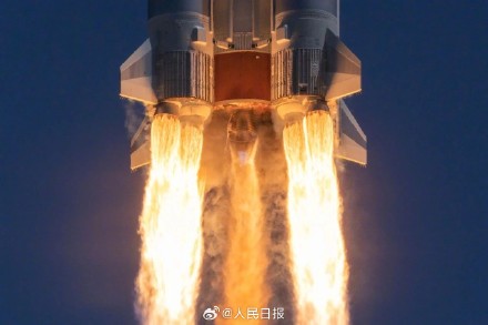 酷炫！火箭发射拉出火焰宛如大片