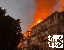 46人紧急撤离！上海一老小区突发火灾