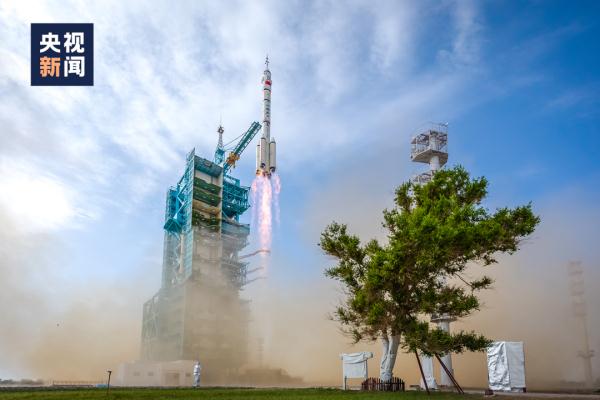 火箭尾焰“拉面”太惊艳！摄影师揭秘