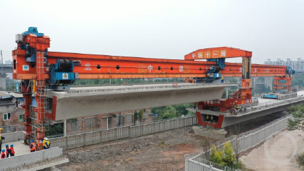 渝昆高铁川渝段架梁全部完成