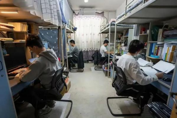 4人4年获超8万奖学金！秘籍是……
