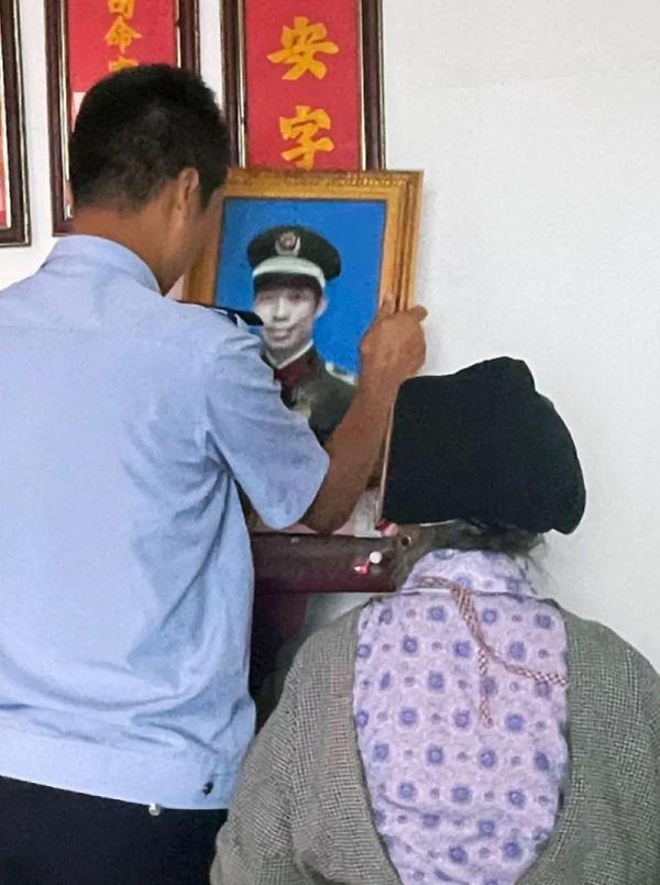 烈士牺牲34年后,她终于等来丈夫的清晰遗照 烈士牺牲34年后,她终于等来丈夫的清晰遗照
