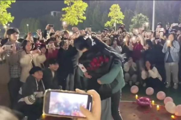 这场表白火爆全网！网友：无声胜有声