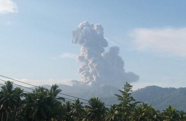 印尼杜科诺火山喷发！