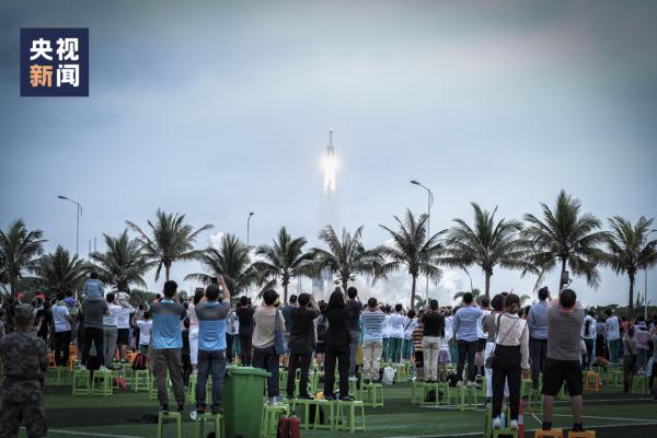 火箭尾焰“拉面”太惊艳！摄影师揭秘