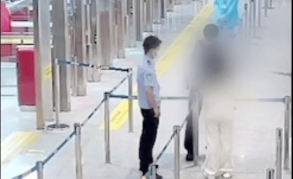 伪假护照背后的“恋情谎言”