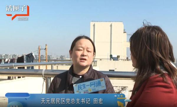 屋顶搭简易房,隔壁楼都看在眼里,多次投诉却得到这样的回复! 屋顶搭简易房,隔壁楼都看在眼里,多次投诉却得到这样的回复!