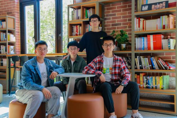 4人4年获超8万奖学金！秘籍是……