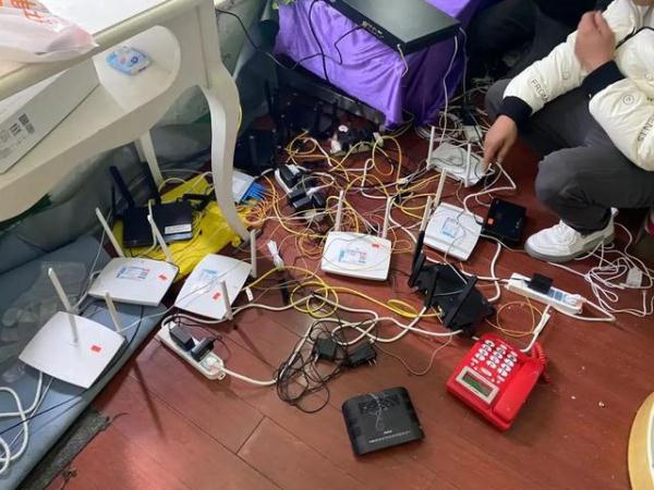 10名年轻人被抓捕，其中5名为在校学生！