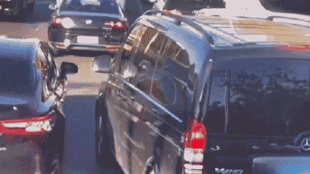 强行并线不成向对方泼水被拘 强行并线不成向对方泼水被拘