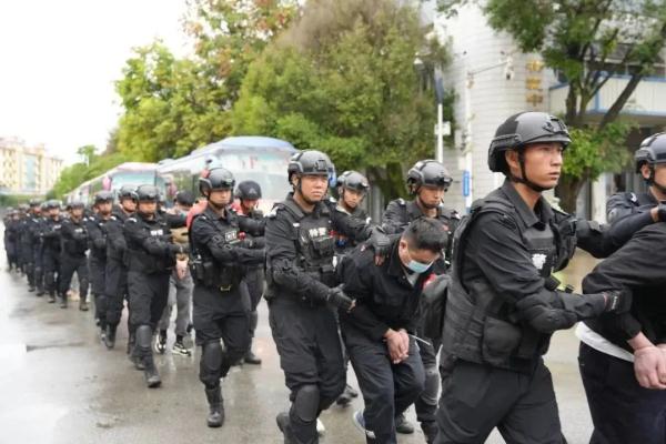 缅北累计向中方移交3.1万名电诈嫌疑人,其中幕后“金主”、组织头目和骨干63名 缅北累计向中方移交3.1万名电诈嫌疑人,其中幕后“金主”、组织头目和骨干63名