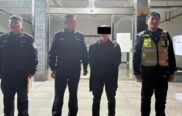 使用假驾驶证被查后,又拿出一本真的? 使用假驾驶证被查后,又拿出一本真的?