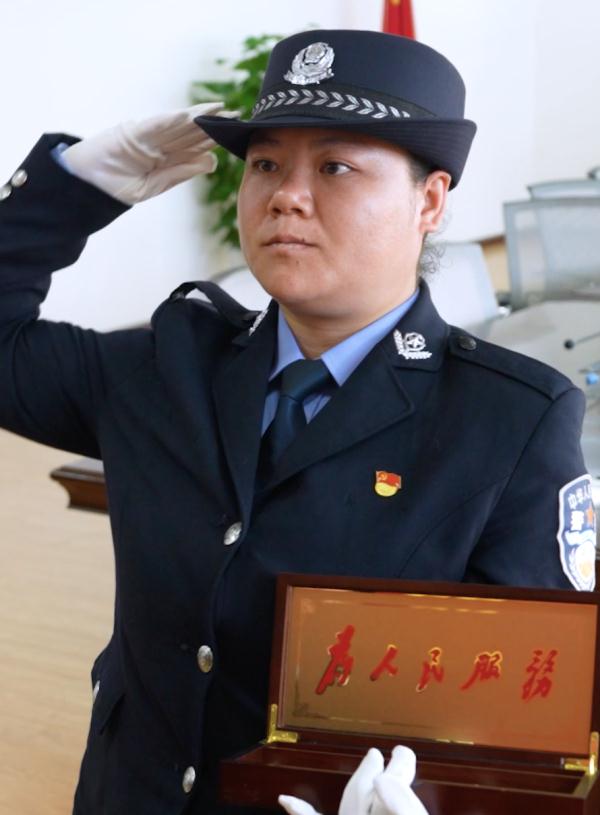 “爸爸，043940向您报到！”