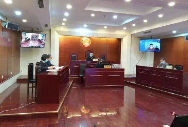 司机强行加塞不成泼水泄愤 朝阳警方:行拘! 司机强行加塞不成泼水泄愤 朝阳警方:行拘!