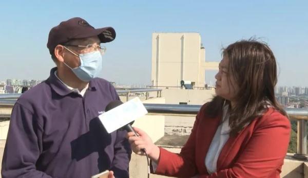 屋顶搭简易房,隔壁楼都看在眼里,多次投诉却得到这样的回复! 屋顶搭简易房,隔壁楼都看在眼里,多次投诉却得到这样的回复!