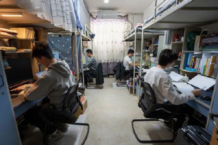 学霸寝室4名男生全员保研