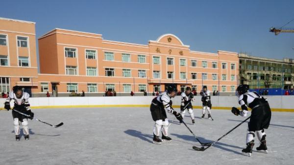 黑龙江省木兰县中小学生乐享冰雪运动
