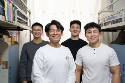 学霸寝室4名男生全员保研
