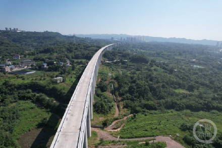 渝昆高铁川渝段架梁全部完成