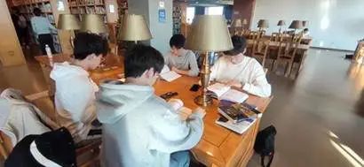 4人4年获超8万奖学金！秘籍是……