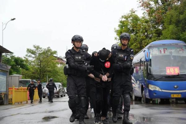 缅北累计向中方移交3.1万名电诈嫌疑人,其中幕后“金主”、组织头目和骨干63名 缅北累计向中方移交3.1万名电诈嫌疑人,其中幕后“金主”、组织头目和骨干63名