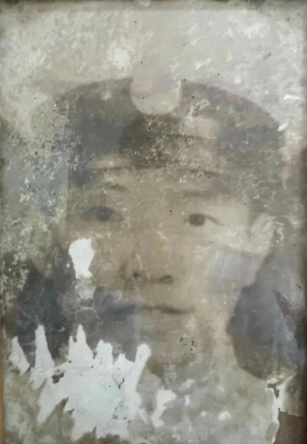烈士牺牲34年后,她终于等来丈夫的清晰遗照 烈士牺牲34年后,她终于等来丈夫的清晰遗照
