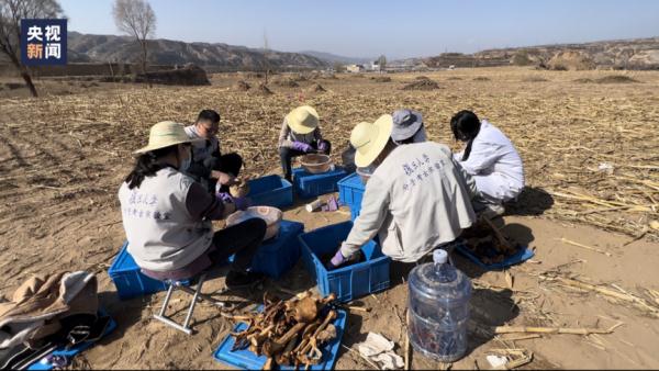 烈士牺牲34年后,她终于等来丈夫的清晰遗照 烈士牺牲34年后,她终于等来丈夫的清晰遗照
