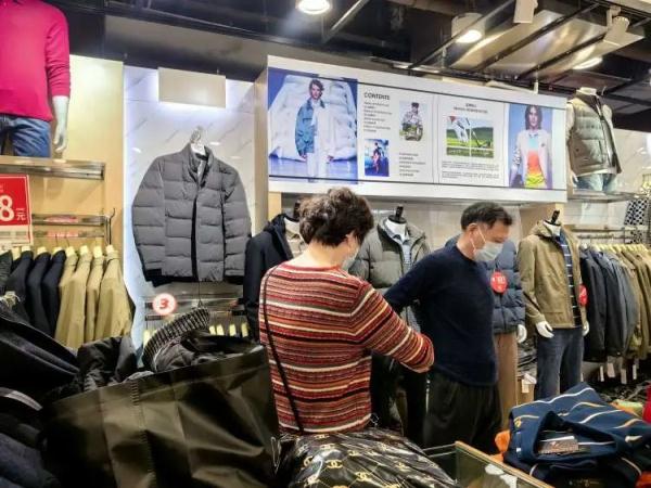 陪伴上海人30年,知名百货将重建!徐家汇这家商场也要改造,阿姨爷叔赶来抢货 陪伴上海人30年,知名百货将重建!徐家汇这家商场也要改造,阿姨爷叔赶来抢货