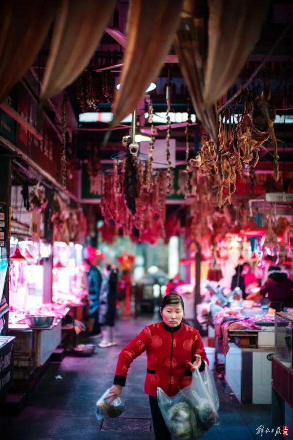 上海“最有年味”菜场年底关闭！阿姨爷叔横跨大半个魔都来买买买