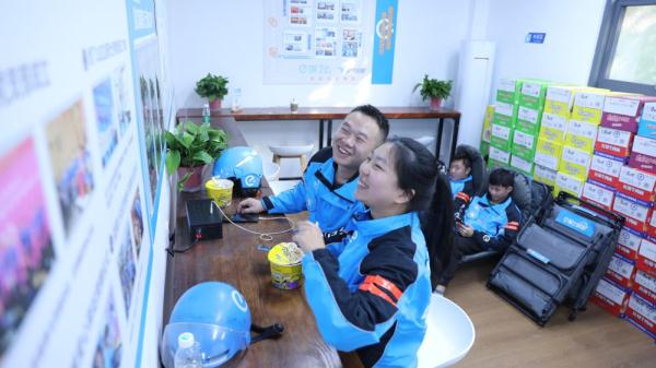 “五星级”骑士驿站亮相重庆江北 “五星级”骑士驿站亮相重庆江北