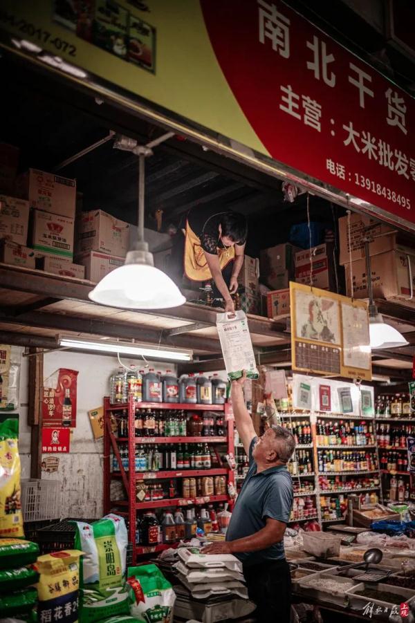 上海“最有年味”菜场年底关闭！阿姨爷叔横跨大半个魔都来买买买