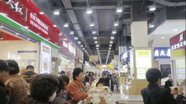 陪伴上海人30年,知名百货将重建!徐家汇这家商场也要改造,阿姨爷叔赶来抢货 陪伴上海人30年,知名百货将重建!徐家汇这家商场也要改造,阿姨爷叔赶来抢货