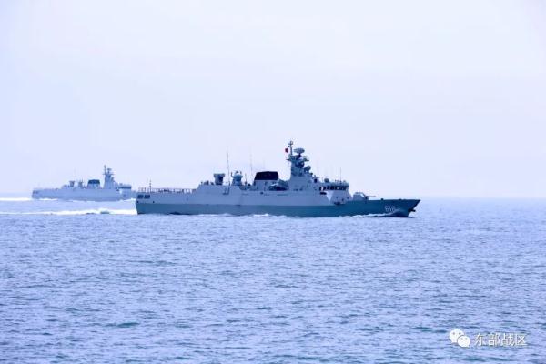 东部战区舰艇编队开展实战化训练
